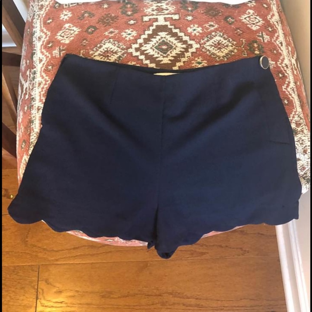 Cute blue scallop shorts!
